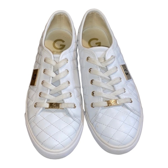 𝅺GUESS Women’s Quilted Faux Vegan Leather Lace Up Sneakers with Gold Trim 9.5 - Picture 3 of 8